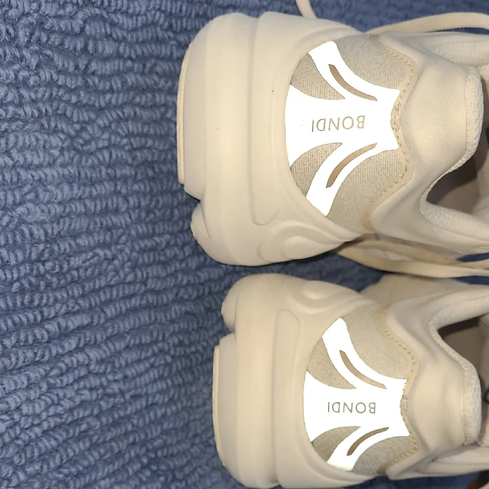 Hoka Women’s Cream/White Cushioned Running Shoes, 8 B8 - Picture 8 of 12